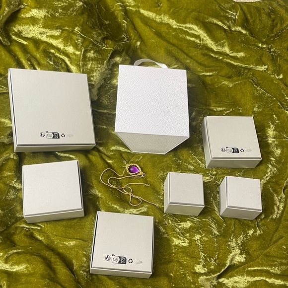 Vivienne Westwood Jewelry Box Set with Dior empty Boxes and a vintage necklace - Picture 2 of 4